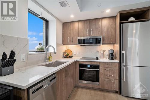 340 Queen Street Unit#2211, Ottawa, ON - Indoor Photo Showing Kitchen With Upgraded Kitchen