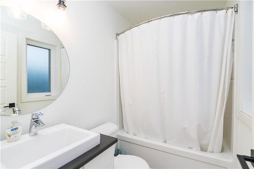 204 388 Pipeline Road, Winnipeg, MB - Indoor Photo Showing Bathroom
