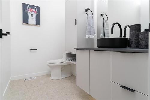 60 Curry Drive, Headingley, MB - Indoor Photo Showing Bathroom