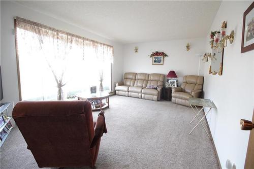 216 Grange Street, Elkhorn, MB - Indoor Photo Showing Living Room