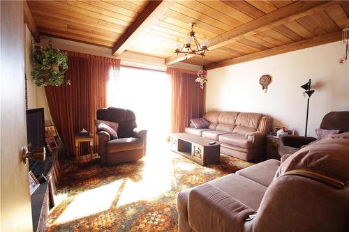 216 Grange Street, Elkhorn, MB - Indoor Photo Showing Living Room