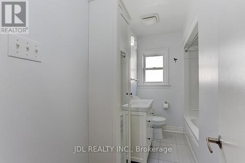 310 Horsham Ave, Toronto, ON - Indoor Photo Showing Bathroom