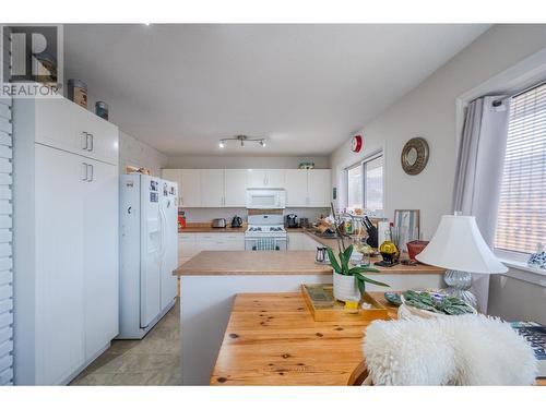 1298 Government Street, Penticton, BC - Indoor Photo Showing Kitchen