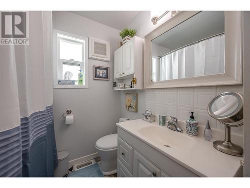 1298 Government Street, Penticton, BC - Indoor Photo Showing Bathroom