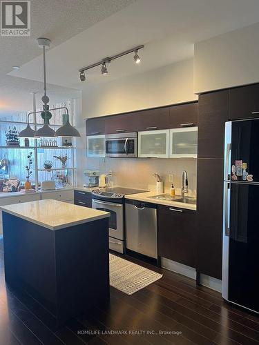 5603 - 386 Yonge Street, Toronto, ON - Indoor Photo Showing Kitchen With Upgraded Kitchen