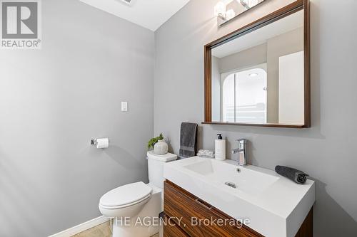 587 Manorwood Crt, Waterloo, ON - Indoor Photo Showing Bathroom