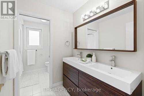 587 Manorwood Crt, Waterloo, ON - Indoor Photo Showing Bathroom