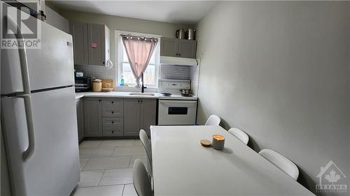 329 Richelieu Avenue, Ottawa, ON - Indoor Photo Showing Kitchen