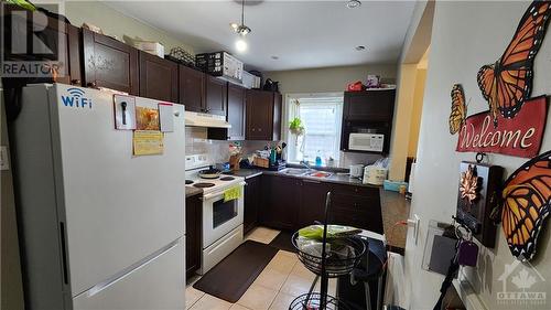 329 Richelieu Avenue, Ottawa, ON - Indoor Photo Showing Kitchen With Double Sink