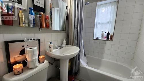 329 Richelieu Avenue, Ottawa, ON - Indoor Photo Showing Bathroom