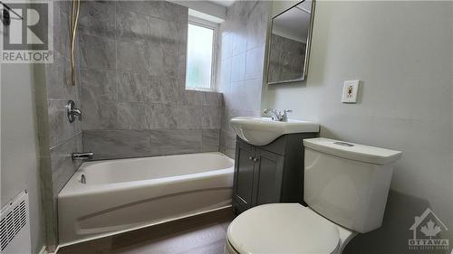 329 Richelieu Avenue, Ottawa, ON - Indoor Photo Showing Bathroom