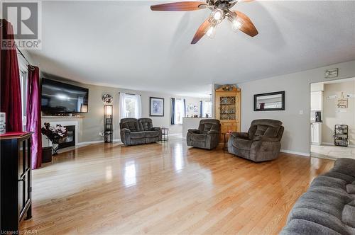 82 Wilson Avenue, Tillsonburg, ON - Indoor Photo Showing Living Room
