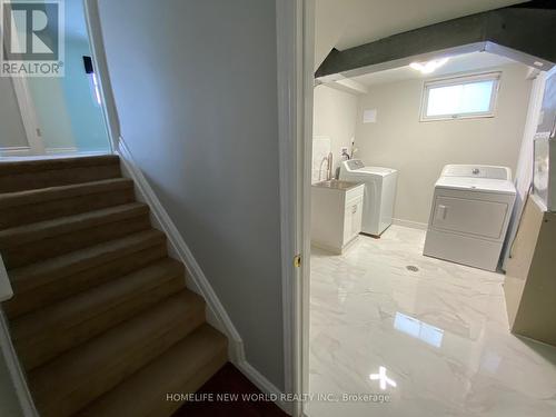 35 Pepler Place, Barrie, ON - Indoor Photo Showing Laundry Room