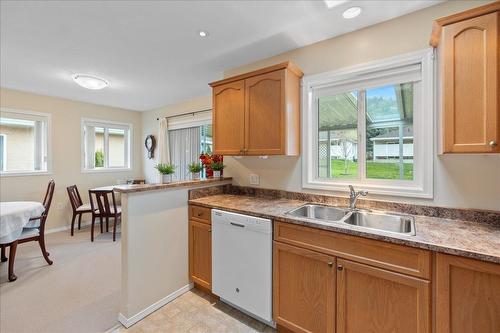 7116 Wright Way, Trail, BC - Indoor Photo Showing Kitchen With Double Sink