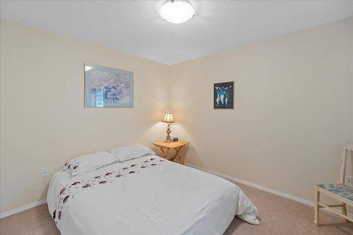 7116 Wright Way, Trail, BC - Indoor Photo Showing Bedroom