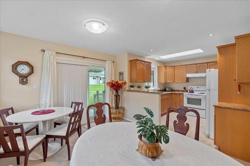 7116 Wright Way, Trail, BC - Indoor Photo Showing Dining Room