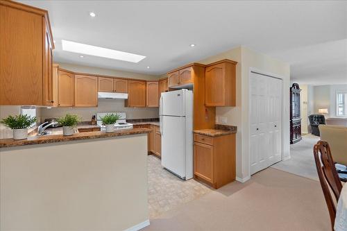 7116 Wright Way, Trail, BC - Indoor Photo Showing Kitchen