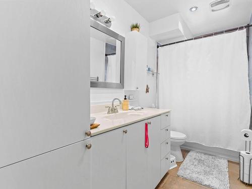 Bathroom - 9110  - 9112 Rue De Louisiane, Montréal (Saint-Léonard), QC - Indoor Photo Showing Bathroom