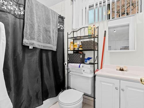 Bathroom - 9110  - 9112 Rue De Louisiane, Montréal (Saint-Léonard), QC - Indoor