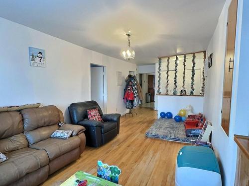 Salon - 276  - 278 1Re Avenue, Belleterre, QC - Indoor Photo Showing Living Room