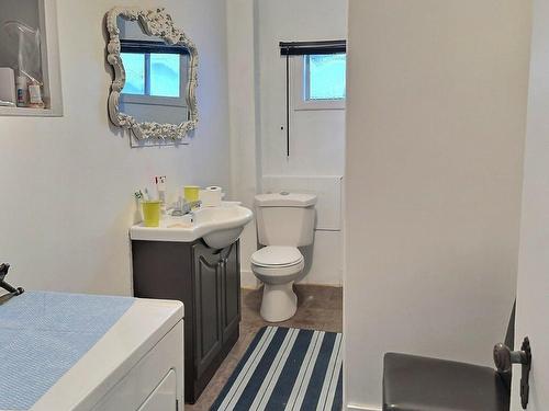 Bathroom - 276  - 278 1Re Avenue, Belleterre, QC - Indoor Photo Showing Bathroom