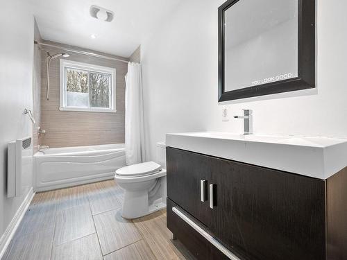 Salle de bains - 959 Ch. Benoit, Mont-Saint-Hilaire, QC - Indoor Photo Showing Bathroom