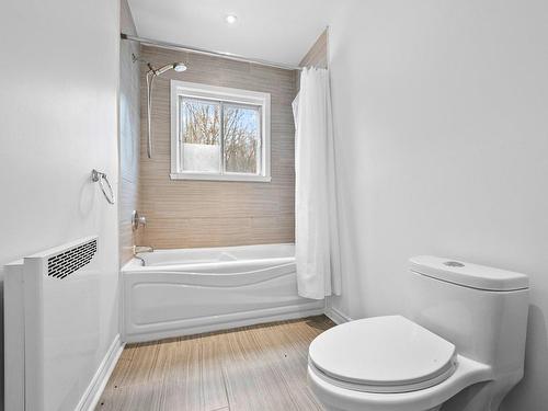 Salle de bains - 959 Ch. Benoit, Mont-Saint-Hilaire, QC - Indoor Photo Showing Bathroom
