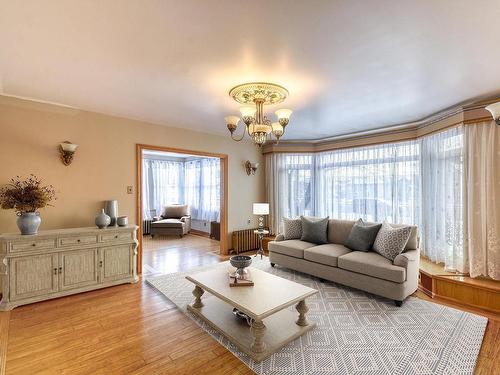 Salon - 582 Boul. St-Francois, Lac-Des-Écorces, QC - Indoor Photo Showing Living Room