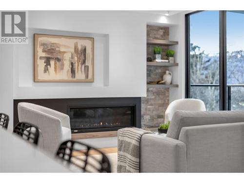 450 Groves Avenue Unit# 302, Kelowna, BC - Indoor Photo Showing Living Room With Fireplace