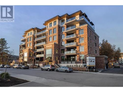 450 Groves Avenue Unit# 302, Kelowna, BC - Outdoor With Facade