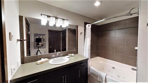 735 C - 700 Bighorn Boulevard, Radium Hot Springs, BC - Indoor Photo Showing Bathroom