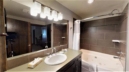735 C - 700 Bighorn Boulevard, Radium Hot Springs, BC - Indoor Photo Showing Bathroom