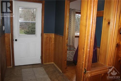 The front entrance is spacious and welcoming. - 4220 Hwy 511 Highway, Lanark, ON - Indoor Photo Showing Other Room
