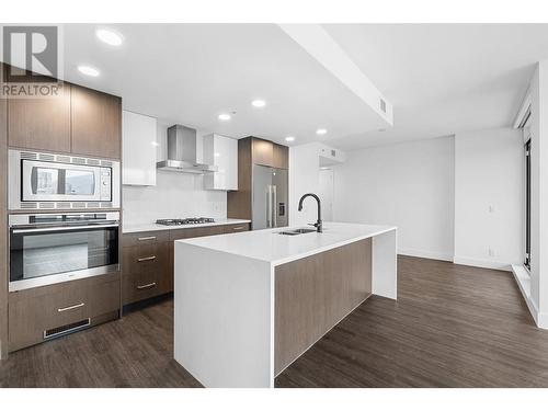 1588 Ellis Street Unit# 602, Kelowna, BC - Indoor Photo Showing Kitchen With Upgraded Kitchen