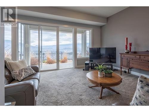 3808 Terrapin Place, Vernon, BC - Indoor Photo Showing Living Room