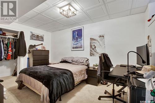 108 Saskatchewan Crescent W, Saskatoon, SK - Indoor Photo Showing Bedroom