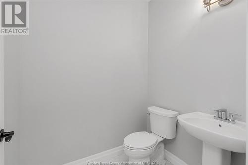59 Belleview, Kingsville, ON - Indoor Photo Showing Bathroom