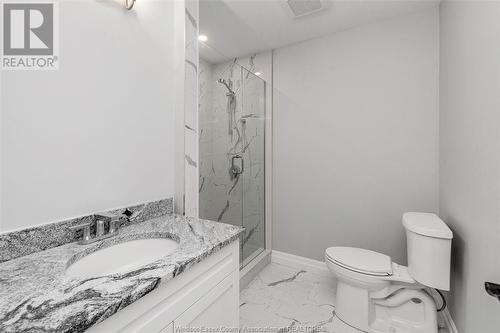 59 Belleview, Kingsville, ON - Indoor Photo Showing Bathroom