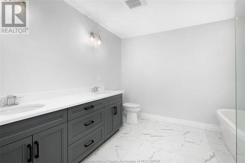 51 Belleview, Kingsville, ON - Indoor Photo Showing Bathroom