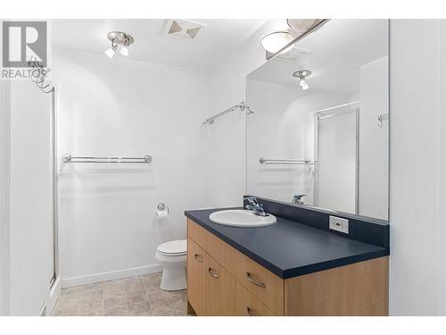 4715 Parkridge Drive, Kelowna, BC - Indoor Photo Showing Bathroom