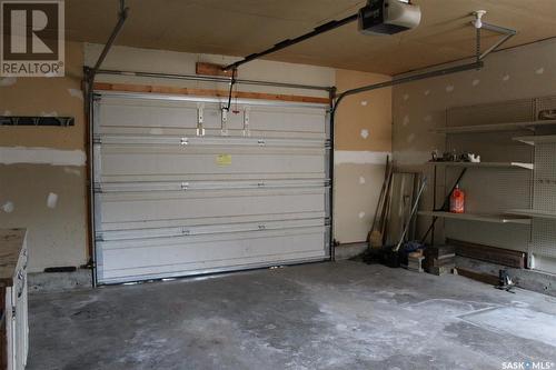 365 4Th Street W, Shaunavon, SK - Indoor Photo Showing Garage