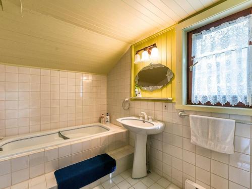Salle de bains - 1914 Ch. De La Gare, Val-Morin, QC - Indoor Photo Showing Bathroom