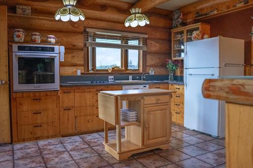 1072 Hagey Road, Creston, BC - Indoor Photo Showing Kitchen With Double Sink