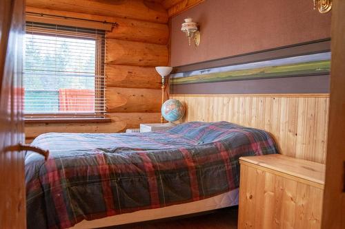 1072 Hagey Road, Creston, BC - Indoor Photo Showing Bedroom