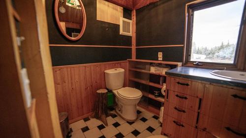 1072 Hagey Road, Creston, BC - Indoor Photo Showing Bathroom