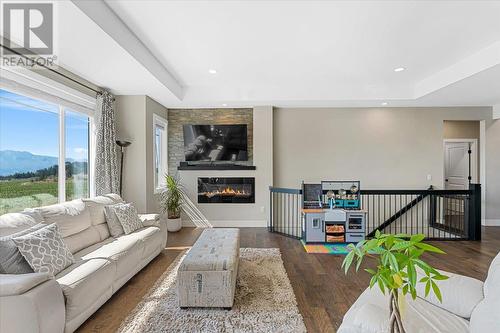 2608 Paramount Drive, West Kelowna, BC - Indoor Photo Showing Living Room With Fireplace