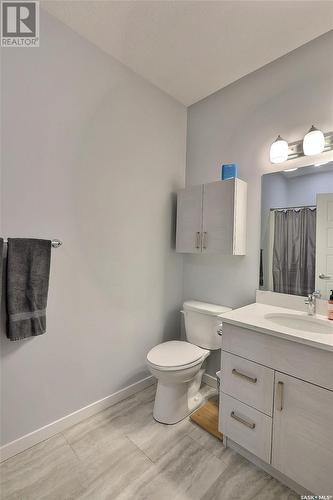 405 2641 Woodbridge Drive, Prince Albert, SK - Indoor Photo Showing Bathroom