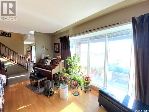 Ne-33-29-23W3, Kindersley Rm No. 290, SK - Indoor Photo Showing Living Room