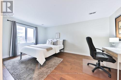 500 Comanche Rd, Mississauga, ON - Indoor Photo Showing Bedroom