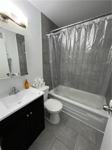 211 7Th Avenue Se, Dauphin, MB - Indoor Photo Showing Bathroom